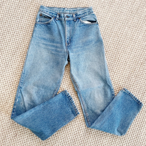 Vintage Levi’s Straight Tapered Leg Jeans – Women’s Size 26 Mom Fit - Picture 4 of 7